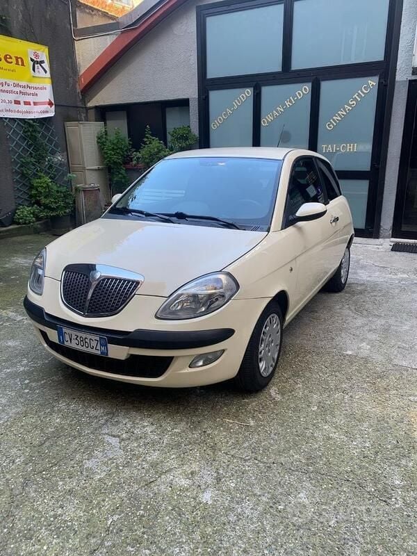 Bianco Usata 2005 Lancia Ypsilon Due volumi | 3000 € - Immagine 1/4