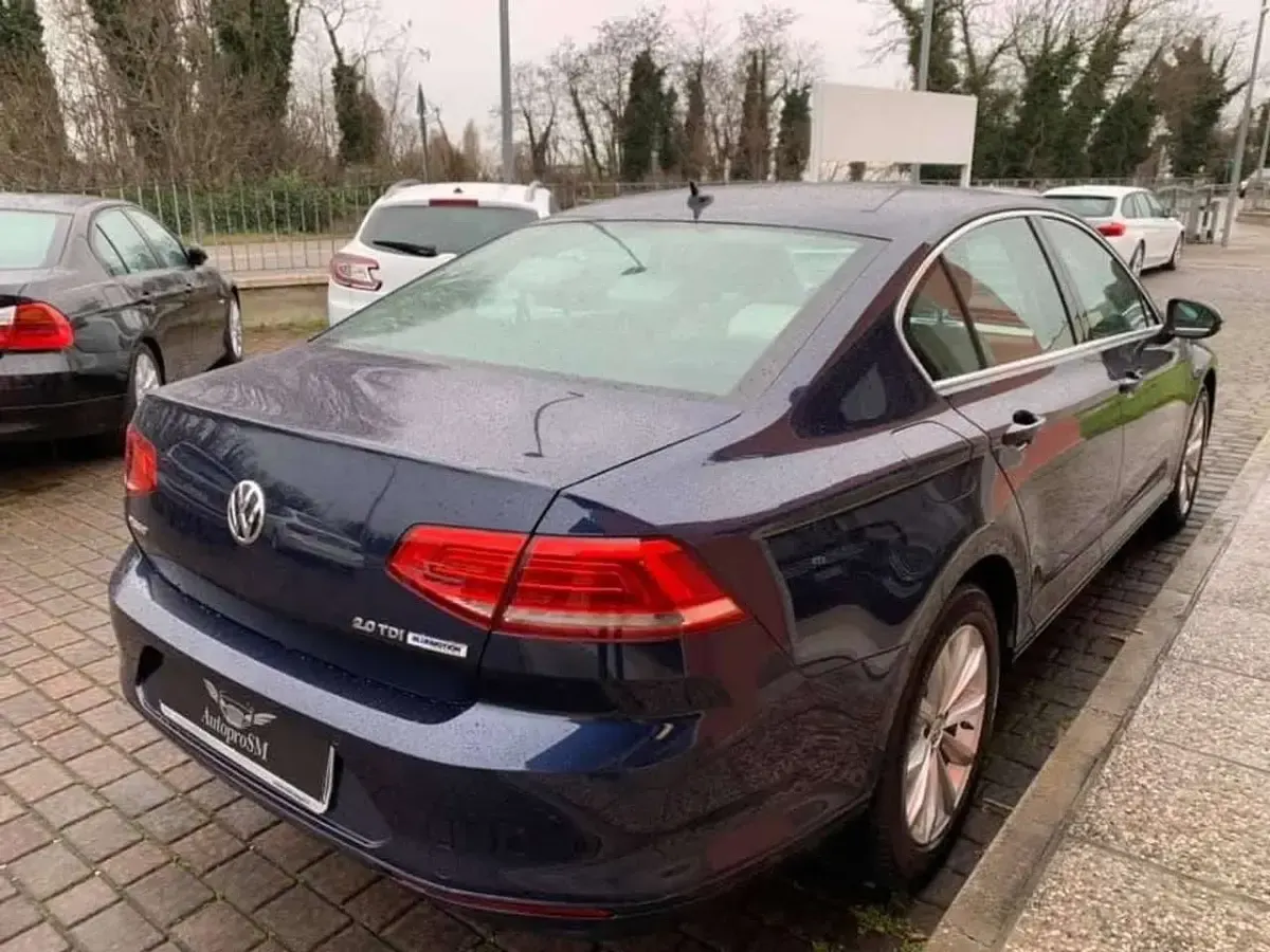 Usata VW Passat 150 CV (110 kW) 2016 Blu Berlina