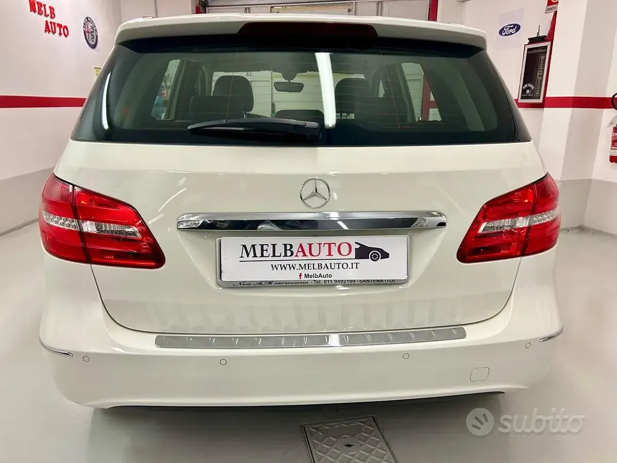 Usata Mercedes B200 Premium 136 CV (100 kW) 2015 Bianco Utilitaria