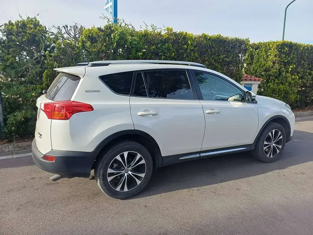 Usata Toyota RAV4 Lounge 150 CV (110 kW) 2014 Bianco SUV