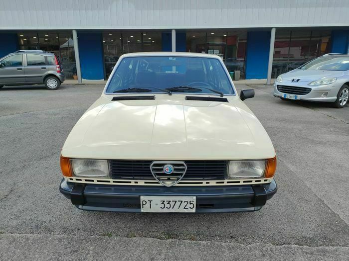 Usata Alfa Romeo Giulietta 108 CV (79 kW) 1979 Beige Utilitaria