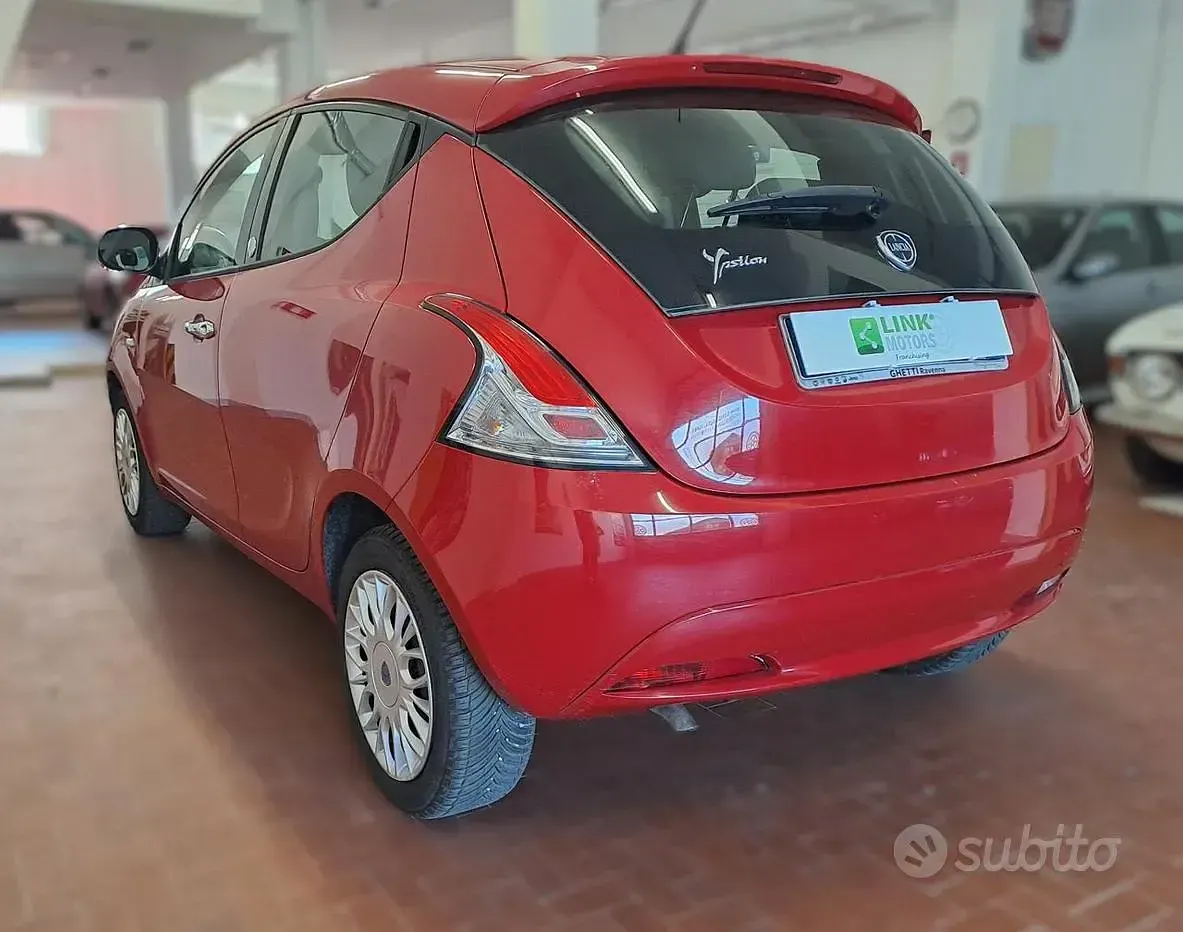 Usata Lancia Ypsilon 69 CV (50 kW) 2016 Rosso Utilitaria