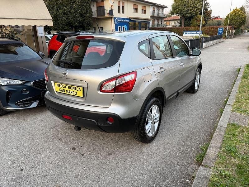 Usata Nissan Qashqai Acenta 117 CV (86 kW) 2012 Grigio SUV