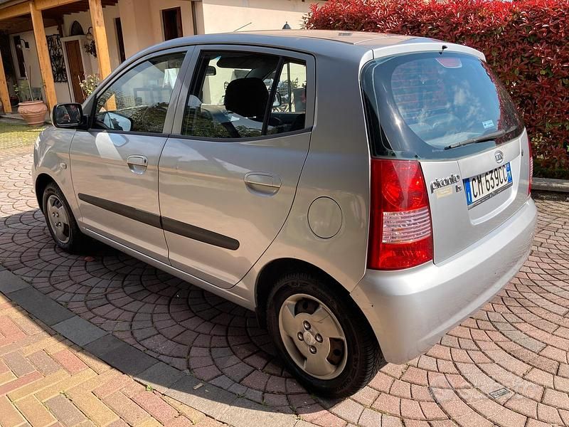Usata Kia Picanto LX 65 CV (47 kW) 2004 Grigio Utilitaria