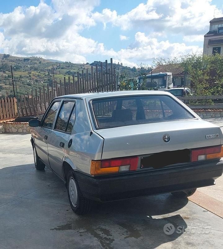 Usata Alfa Romeo 33 Quadrifoglio 118 CV (86 kW) 1984 Grigio Berlina