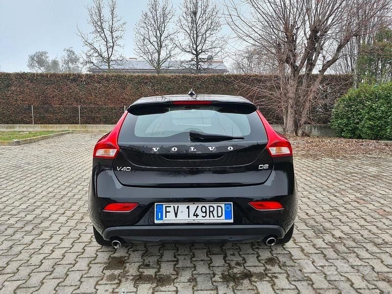 Usata Volvo V40 Plus 120 CV (88 kW) 2019 Nero Berlina