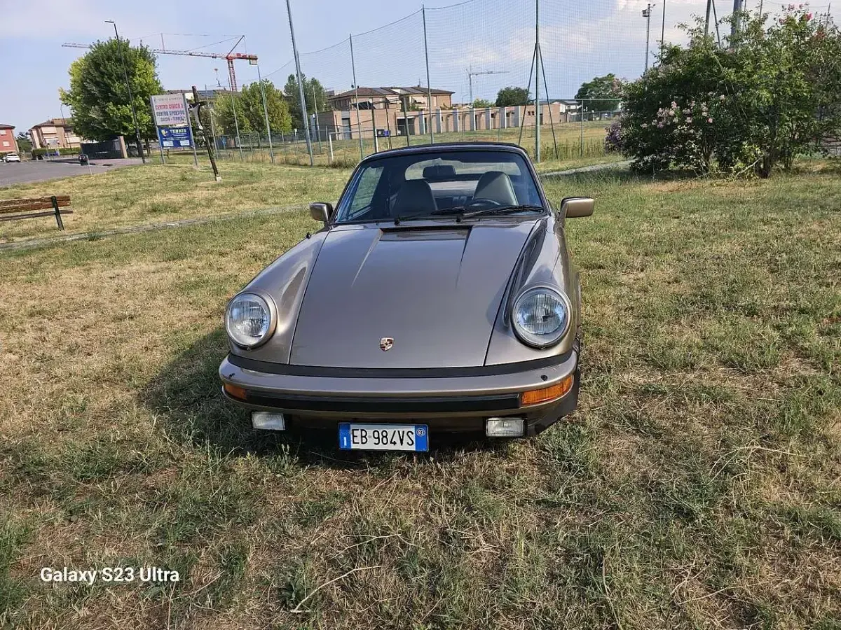 Usata Porsche 911 204 CV (150 kW) 1983 Beige Cabrio