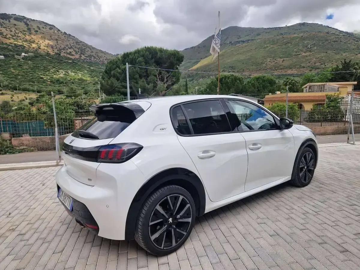 Usata Peugeot 208 GT 131 CV (96 kW) 2023 Bianco Utilitaria