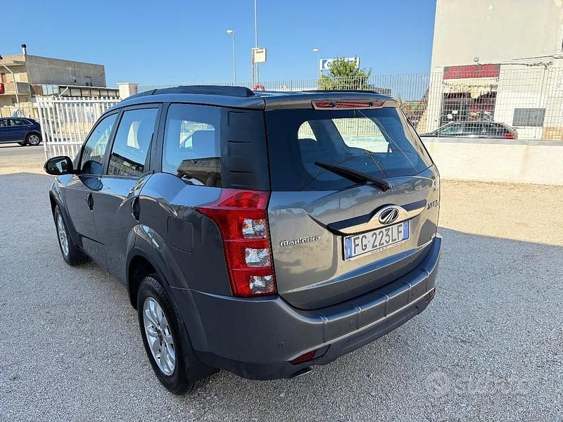 Usata Mahindra XUV500 140 CV (102 kW) 2016 Grigio SUV