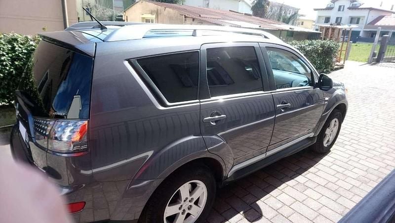 Usata Mitsubishi Outlander Instyle 170 CV (125 kW) 2009 Grigio SUV