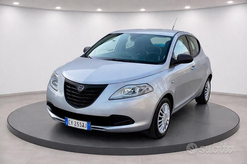 Usata Lancia Ypsilon 95 CV (69 kW) 2015 Grigio Utilitaria