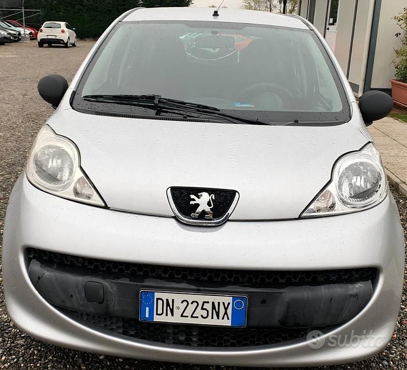 Gebraucht Peugeot 107 Urban Move 68 PS (50 kW) 2008 Grau Kleinwagen
