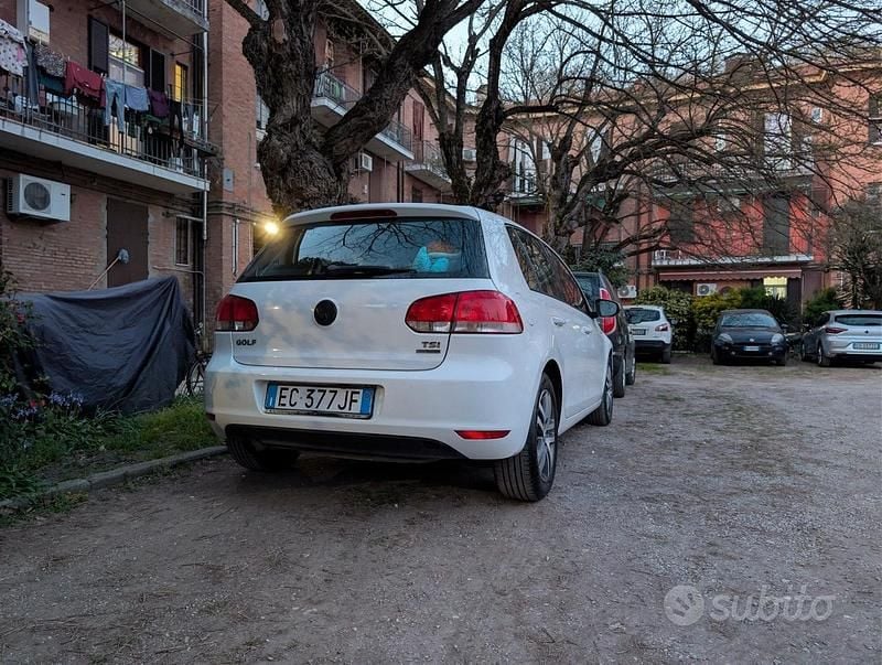Usata VW Golf VI Comfortline 105 CV (77 kW) 2010 Bianco Utilitaria