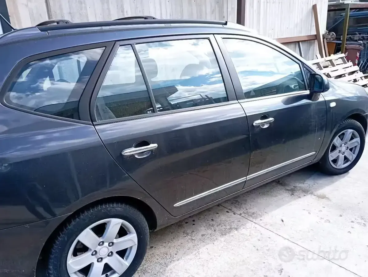 Usata Kia Carens 140 CV (102 kW) 2007 Monovolume