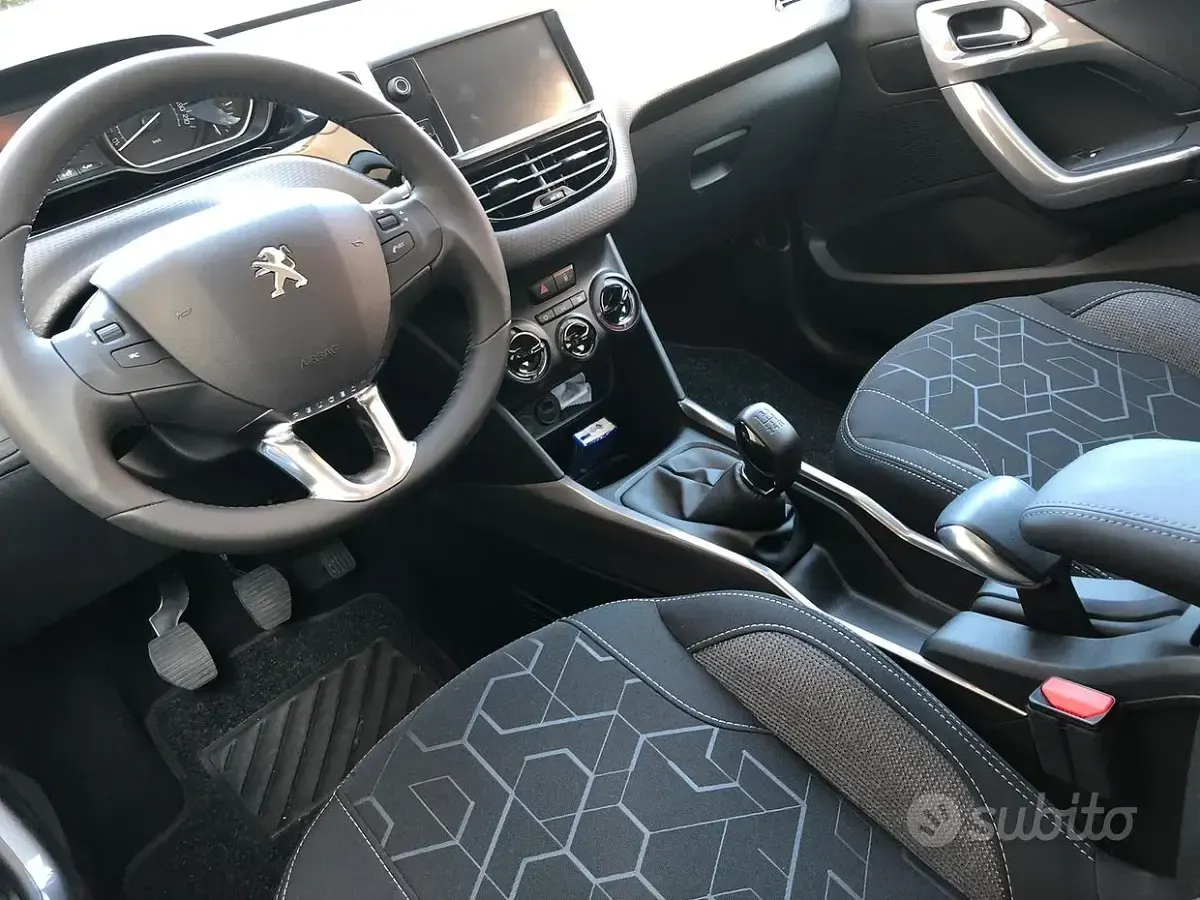 Usata Peugeot 2008 102 CV (75 kW) 2019 Nero SUV
