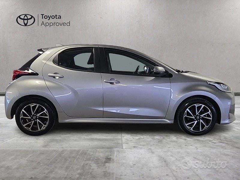 Usata Toyota Yaris Hybrid Trend 116 CV (85 kW) 2022 Grigio Berlina
