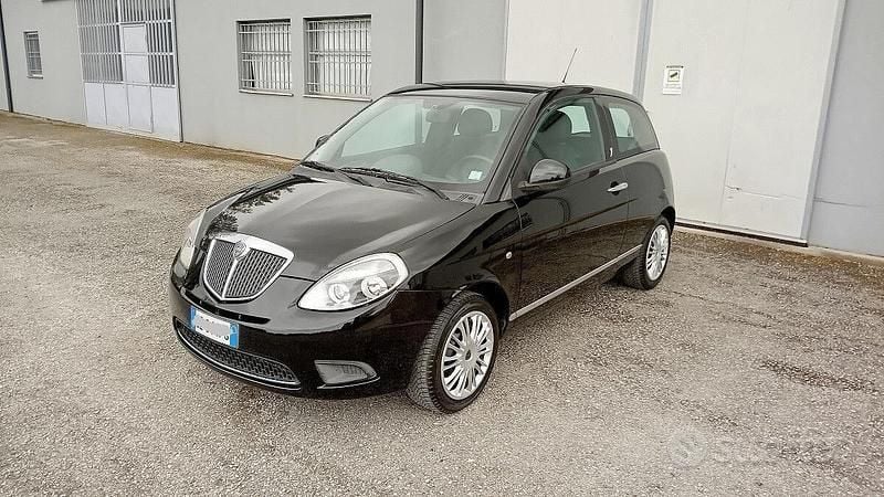 Usata Lancia Ypsilon 94 CV (69 kW) 2011 Nero Utilitaria