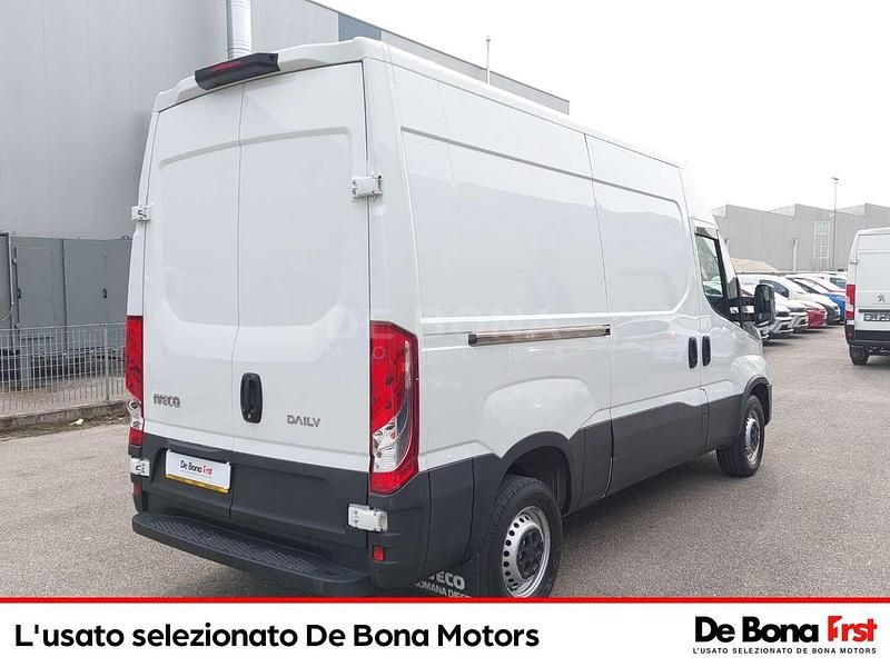 Usata Iveco Daily 116 CV (85 kW) 2021 Bianco Furgone