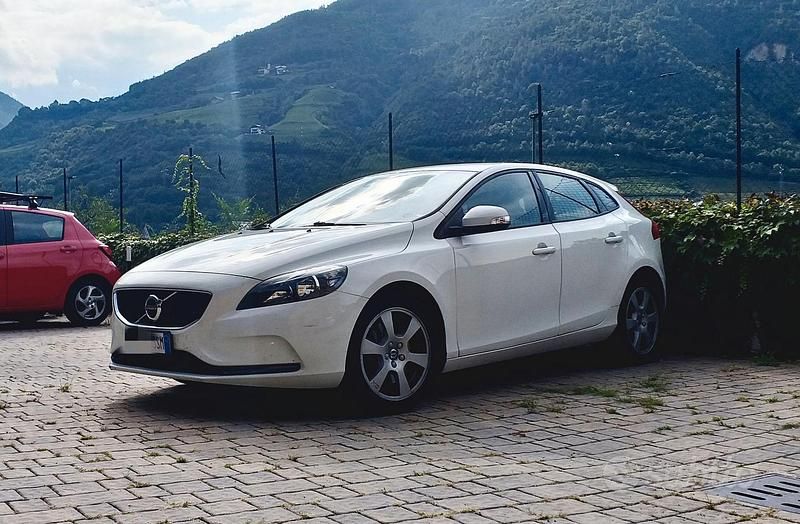 Usata Volvo V40 120 CV (88 kW) 2016 Berlina
