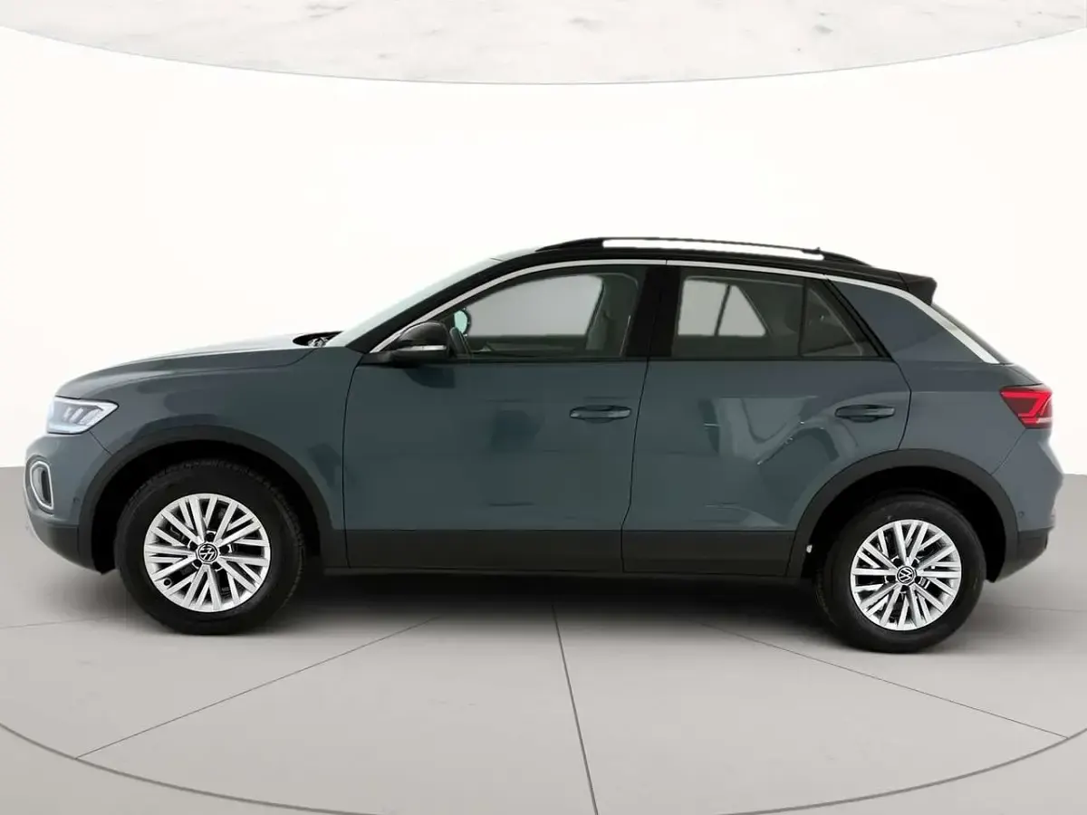 Usata VW T-Roc Life 150 CV (110 kW) 2025 Petroleum blue metallizzato ne SUV