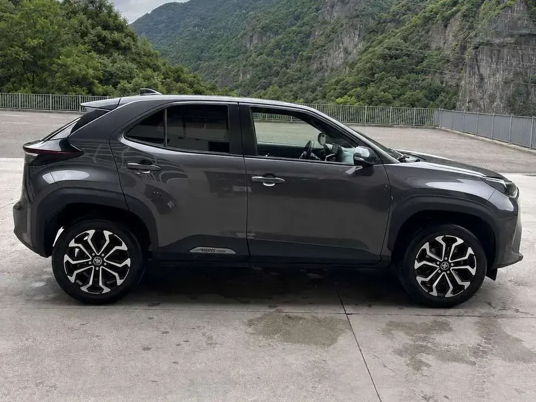 Usata Toyota Yaris Cross Trend 92 CV (67 kW) 2022 Grigio SUV