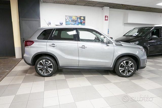 Usata Suzuki Vitara 102 CV (75 kW) 2023 Grigio SUV