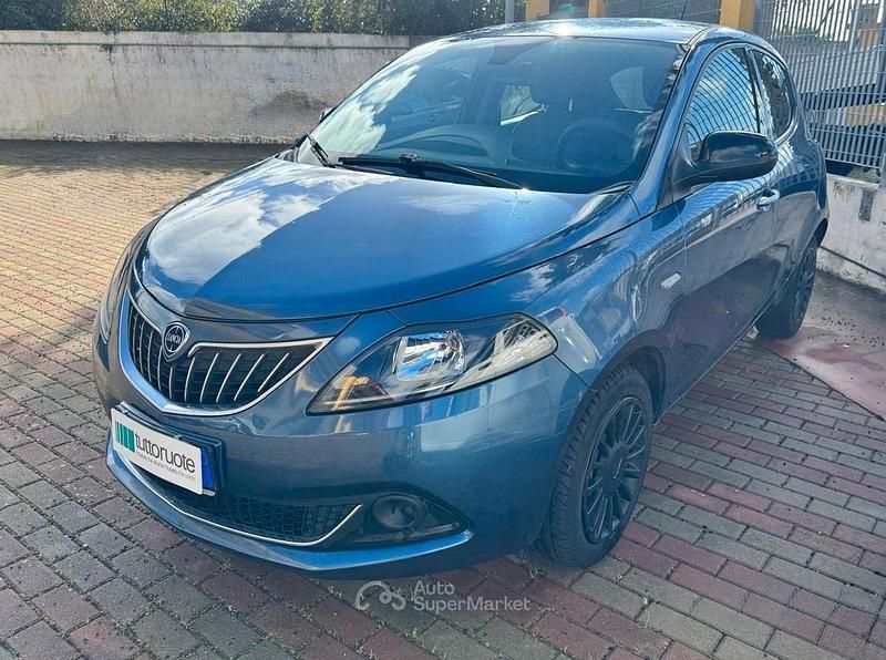 Usata Lancia Ypsilon Silver 69 CV (50 kW) 2021 Blu/azzurro Utilitaria