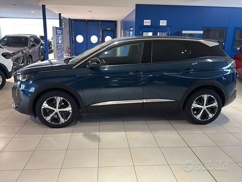Usata Peugeot 3008 Allure 130 CV (95 kW) 2021 Blu SUV