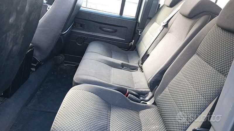 Usata Land Rover Defender 122 CV (89 kW) 2011 Marrone SUV