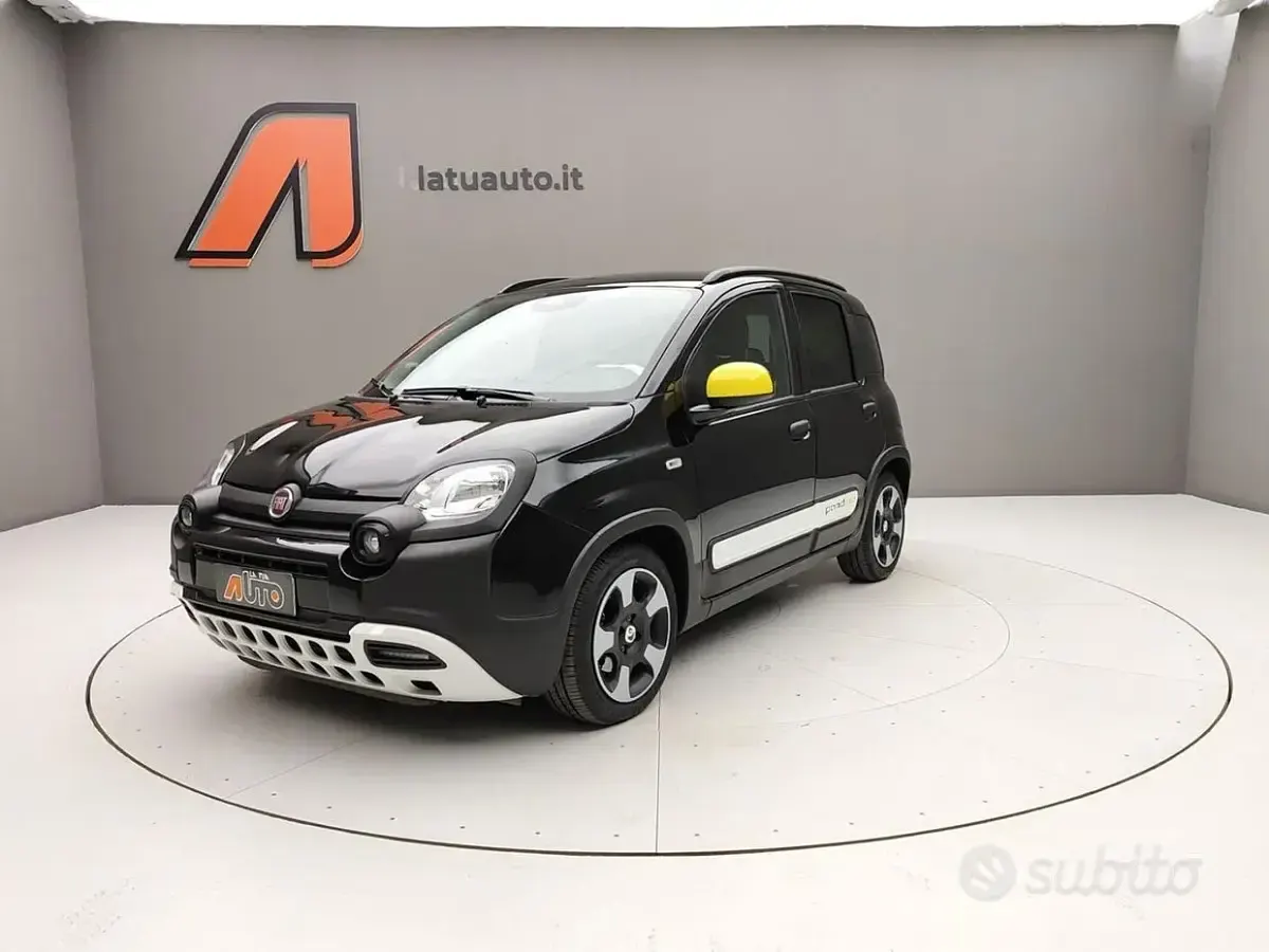 Usata Fiat Panda Cross 69 CV (50 kW) 2025 Nero Utilitaria