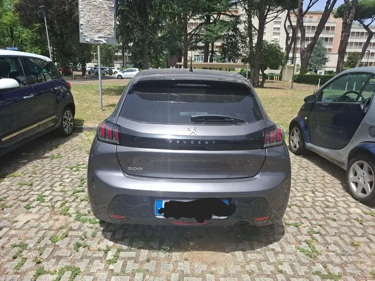 Usata Peugeot 208 Allure 82 CV (60 kW) 2022 Grigio Utilitaria