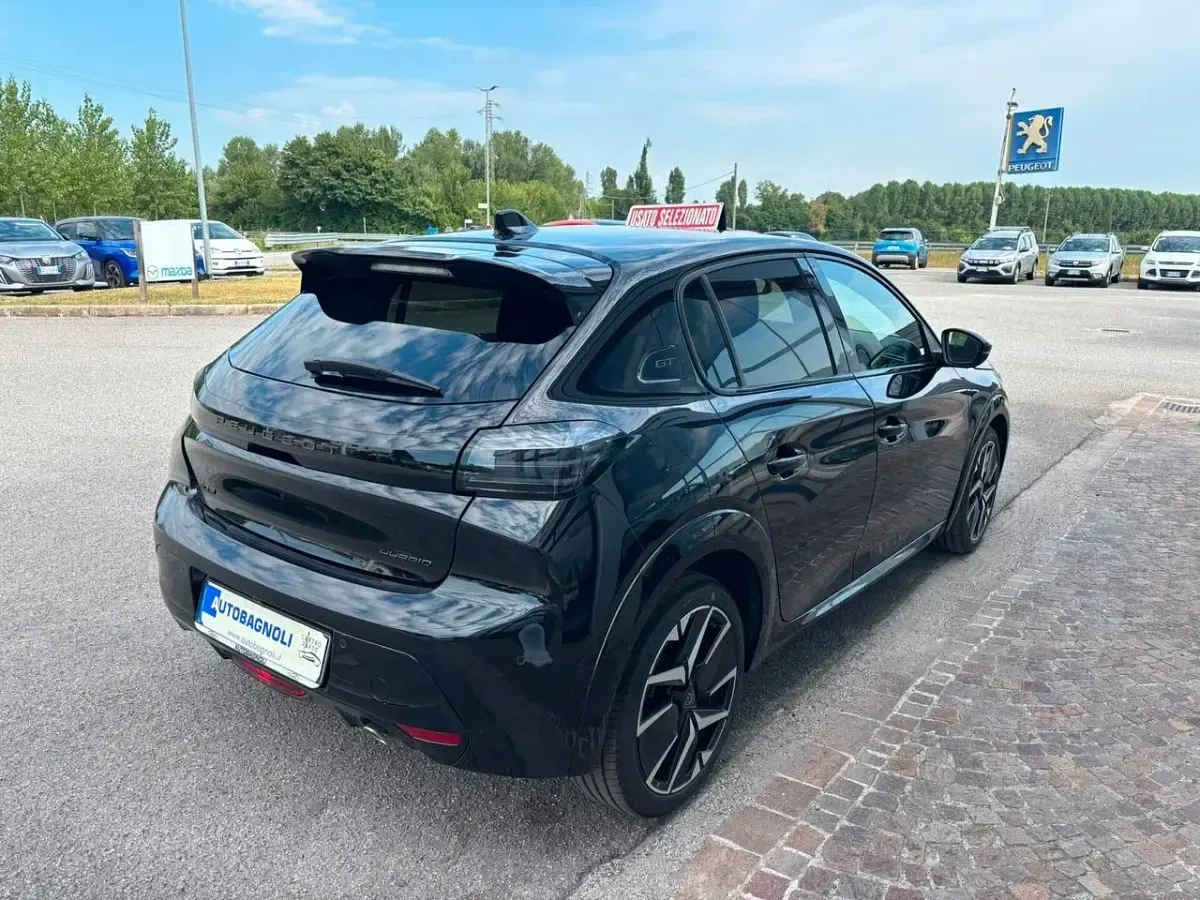 Usata Peugeot 208 GT 101 CV (74 kW) 2025 Nero Utilitaria
