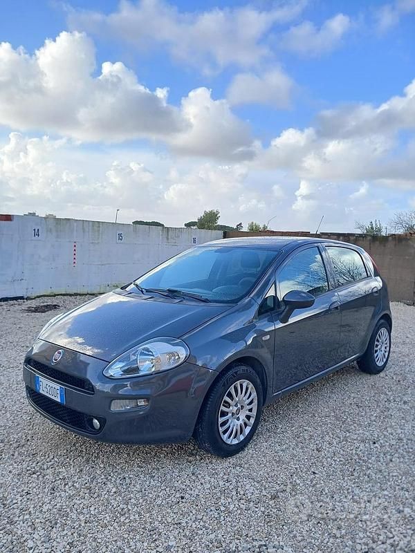 Usata Fiat Punto 95 CV (69 kW) 2017 Grigio Utilitaria