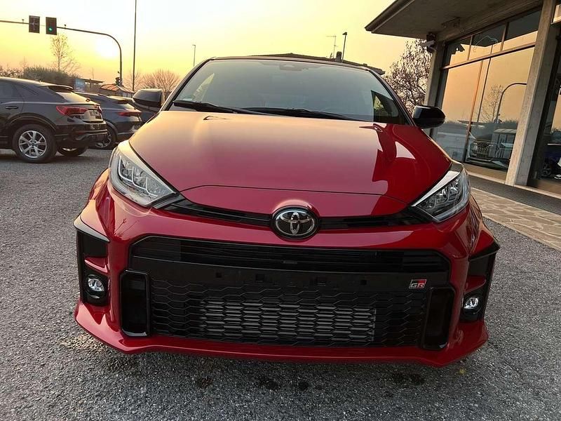 Usata Toyota Yaris 261 CV (191 kW) 2024 Rosso Utilitaria