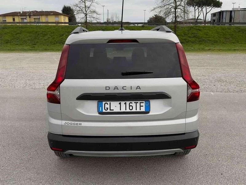 Usata Dacia Jogger Comfort 101 CV (74 kW) 2022 Argento Monovolume