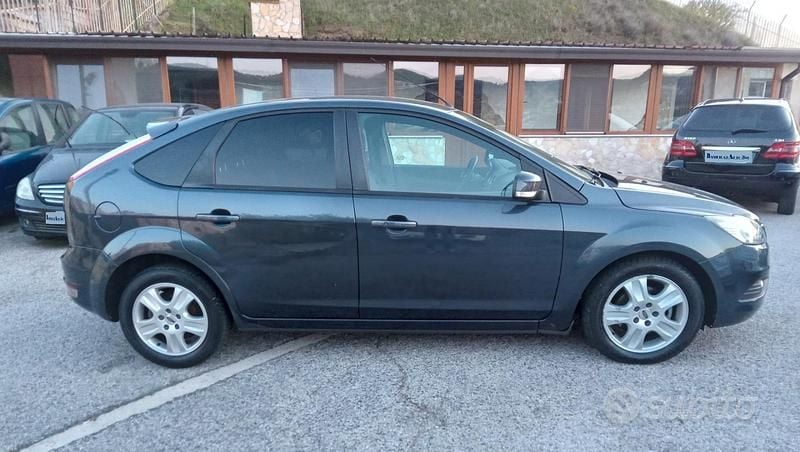 Usata Ford Focus 110 CV (80 kW) 2010 Grigio Berlina
