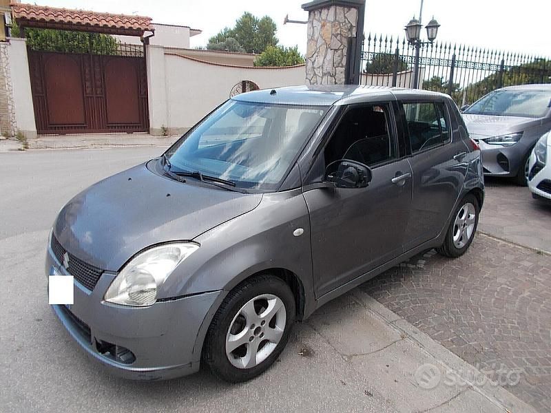 Usata Suzuki Swift GL 92 CV (67 kW) 2005 Grigio Utilitaria