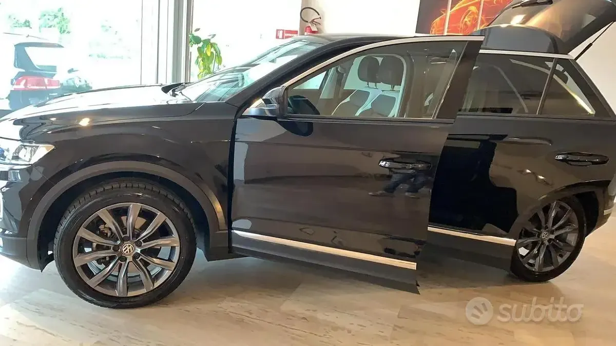 Usata VW T-Roc 75 CV (55 kW) 2018 Nero SUV