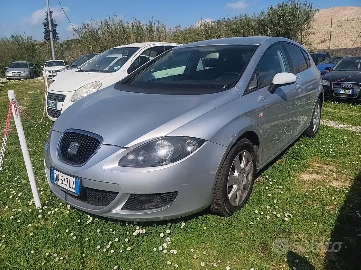 Occasion Seat Leon Reference 105 ch (77 kW) 2009 Gris Citadine