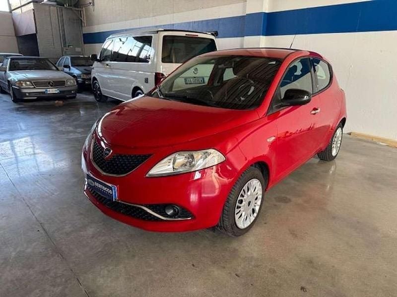 Usata Lancia Ypsilon 69 CV (50 kW) 2017 Rosso Utilitaria