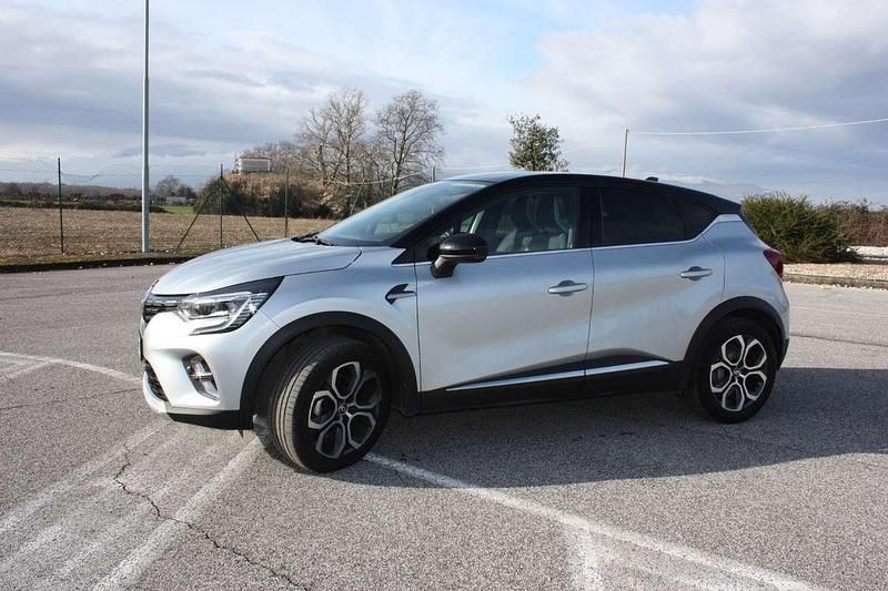 Usata Renault Captur Techno 101 CV (74 kW) 2023 Grigio SUV
