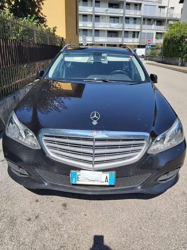 Nero Usata 2013 Mercedes E200 Premium Station wagon | 5900 € (Buon prezzo) - Immagine 1/4