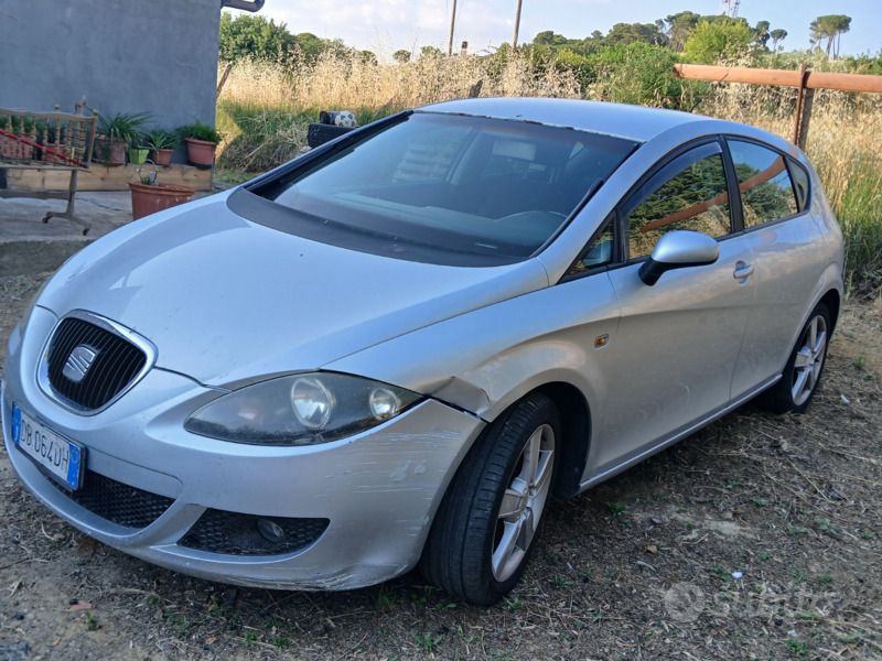 Usata Seat Leon Sport 150 CV (110 kW) 2006 Grigio Berlina