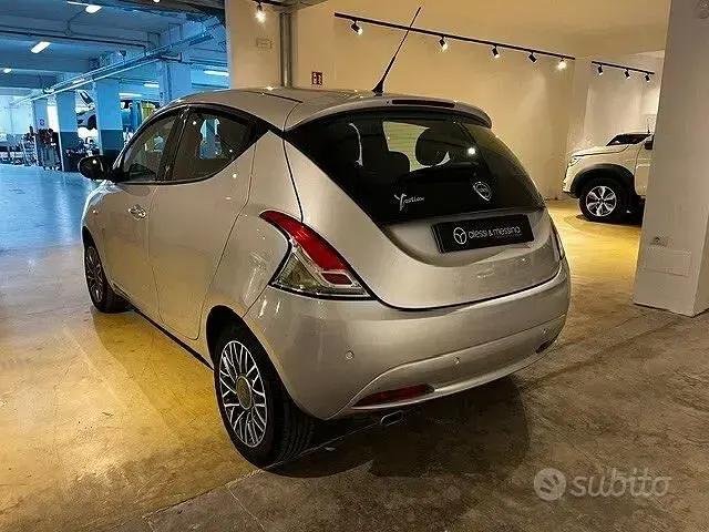 Usata Lancia Ypsilon Gold 95 CV (69 kW) 2016 Grigio Utilitaria