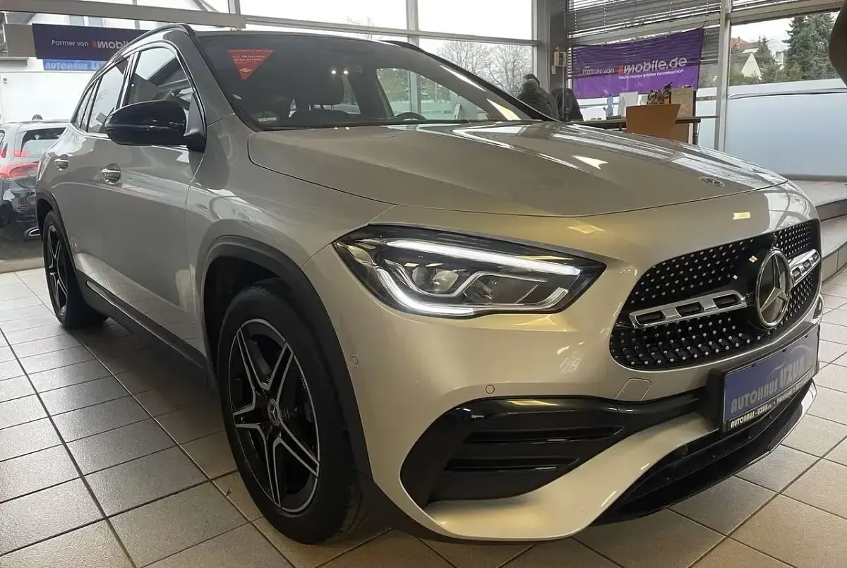Usata Mercedes GLA200 AMG 163 CV (119 kW) 2021 Argento SUV