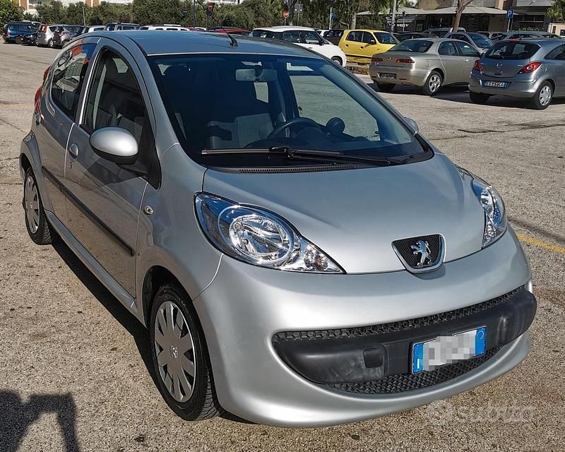 Usata Peugeot 107 68 CV (50 kW) 2007 Grigio Utilitaria