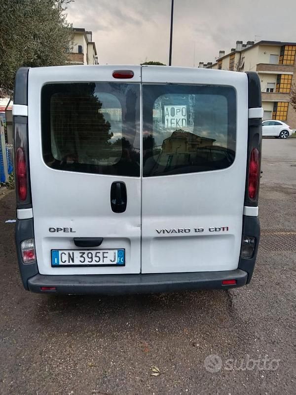 Usata Opel Vivaro 2004 Monovolume