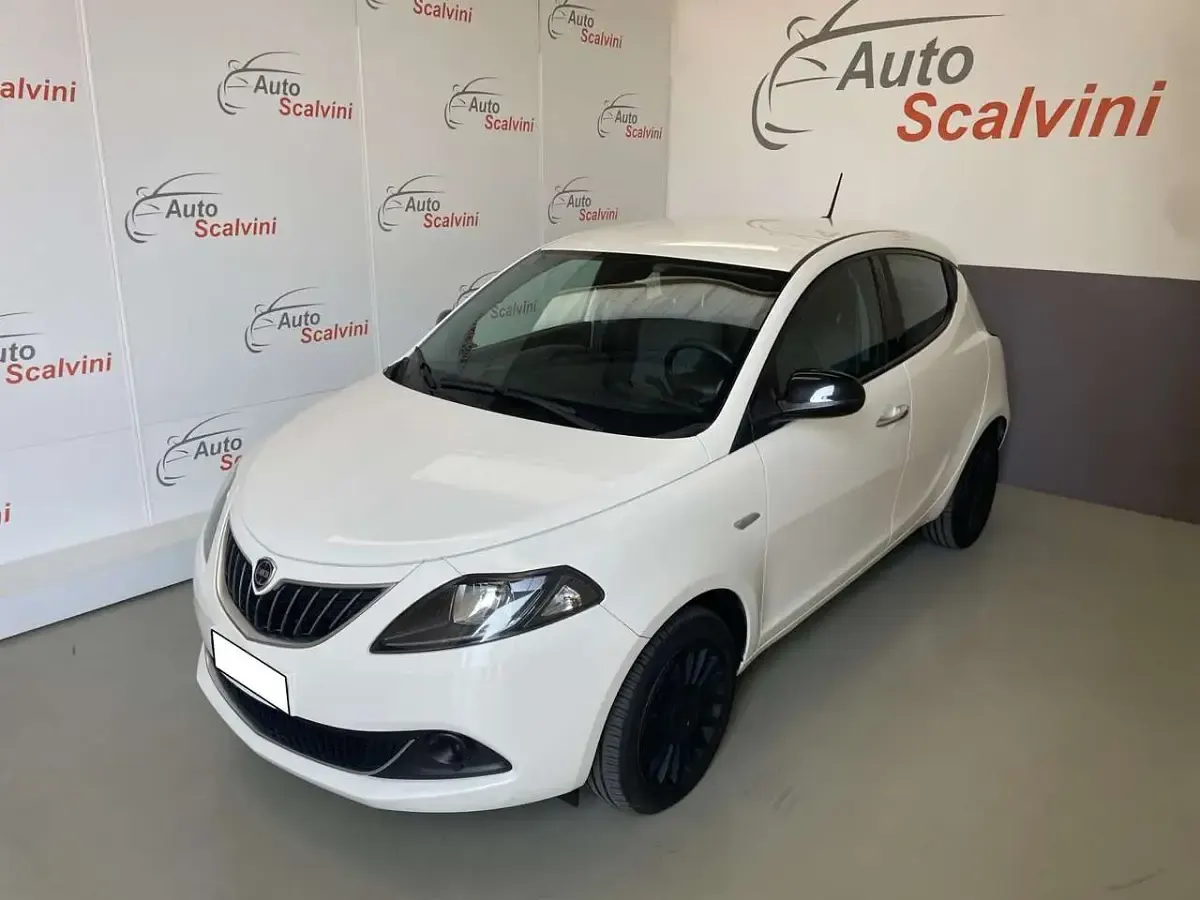 Usata Lancia Ypsilon Silver 69 CV (50 kW) 2022 Bianco Utilitaria
