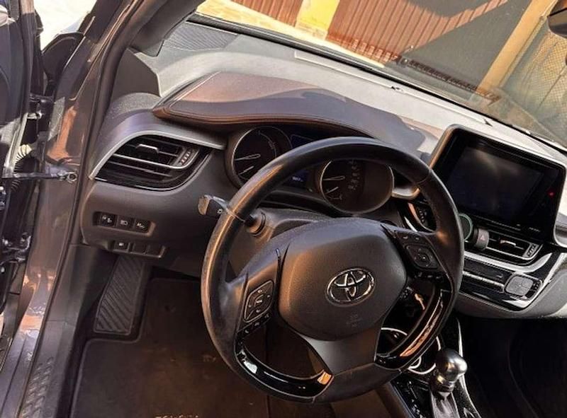 Usata Toyota C-HR Lounge 98 CV (72 kW) 2017 Grigio SUV