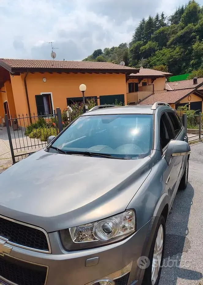 Usata Chevrolet Captiva 184 CV (135 kW) 2011 Grigio SUV